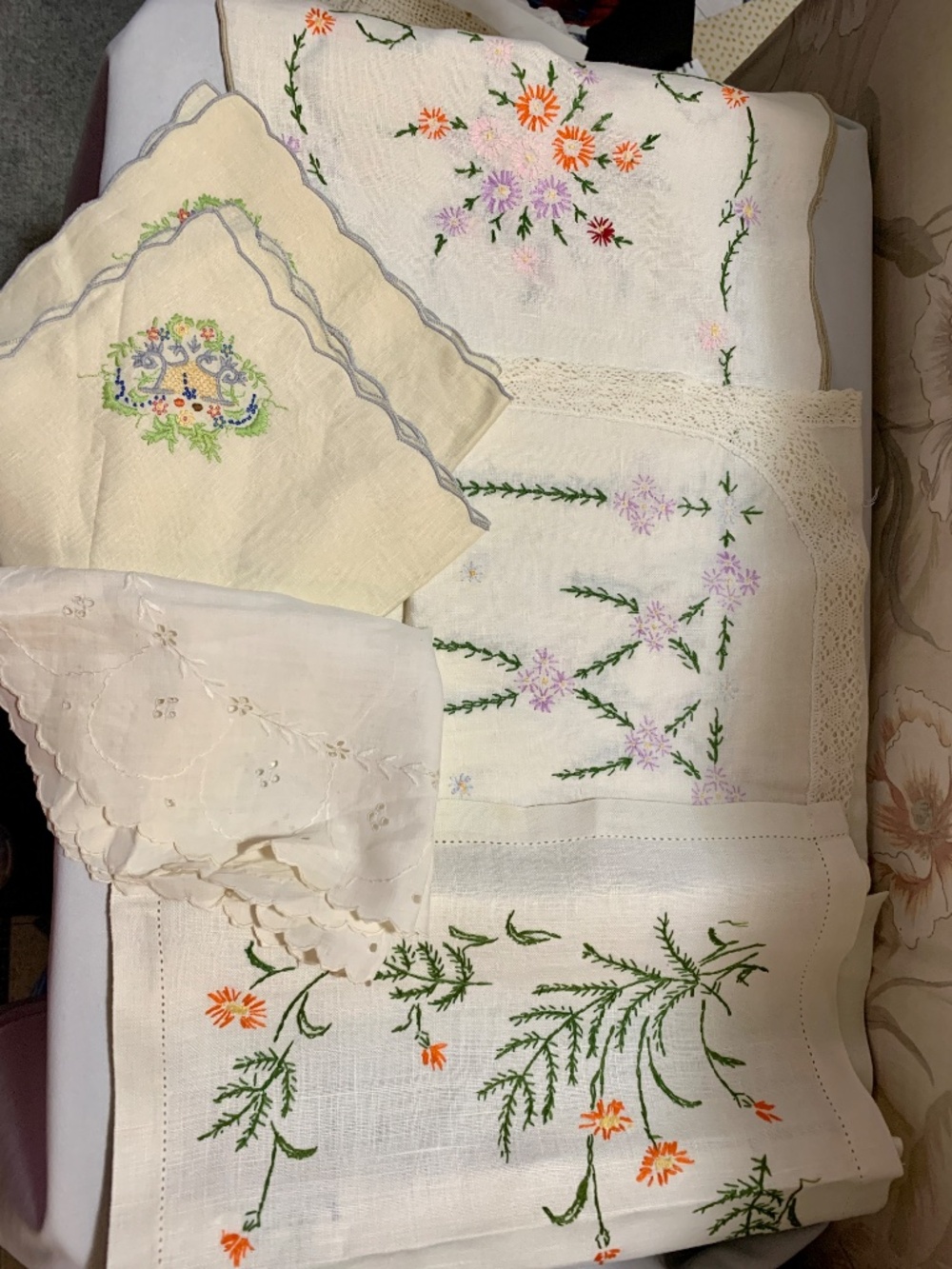 Lot Vintage Embroidered Crocheted Tablecloth Runners Napkins Craft Upcycle Use - Picture 6 of 14